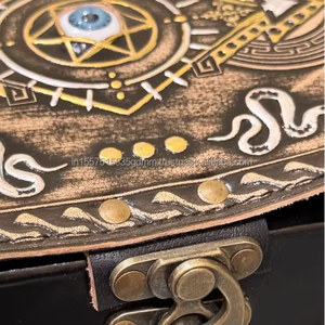 Libro de Hechizos Grimoire de Cuero Genuino Grabado con Diseño Clásico de Ojo Turco Egipcio y Animal, Hecho a Mano, con Cierre de Latón en Forma de C, Regalo Gótico Vintage - Product Image 6
