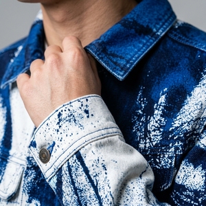 Chaqueta Vaquera Personalizada Azul y Blanca con Patrón Sólido para Hombre, Estilo Vintage Urbano, Chaqueta Vaquera de Otoño con Cierres, Diseño OEM Moderno e Informal - Product Image 4