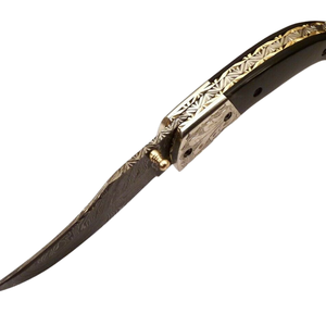 Navaja de bolsillo plegable de acero de Damasco hecha a mano con mango negro, empeines plateados con grabado floral y hoja curva con patrón, cuchillo EDC - Product Image 2