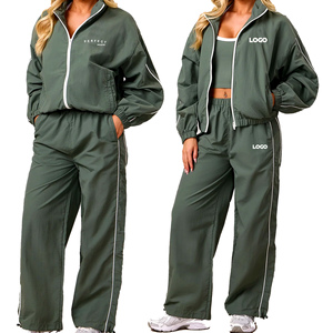 ชุดกีฬาผู้หญิง 3 ชิ้น แฟชั่นปี 2026 ขายส่ง ชุดวอร์มซิปแบบโอเวอร์ไซส์ ตกแต่งด้วยแถบผ้า แจ็คเก็ตแทร็คเนื้อผ้าไนลอน 100% น้ำหนักเบา - Product Image 6