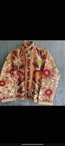 Chaqueta Bordada a Mano Estilo Suzani, Abrigo Acolchado de Algodón Vintage Boho, Ropa de Invierno Étnica Floral para Mujer, Túnica de Seda Bohemia - Product Image 3