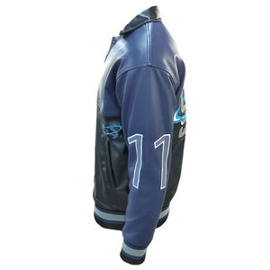 Chaqueta de cuero PU acolchada para hombre con bordado personalizado OEM, estilo clásico, a prueba de viento, para motociclistas, con bloques de color. - Product Image 3