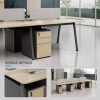 Poste de travail de bureau moderne pour 6 personnes avec rangements, écrans d'intimité gris, plateaux en bois grainé, cadre noir incliné et pieds mobiles