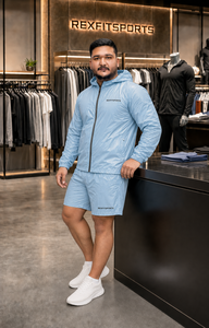 ชุดเซ็ตเสื้อผ้ากีฬา REXFIT SPORTS ผ้าไนลอนสีฟ้าอ่อนสำหรับผู้ชาย เสื้อแจ็คเก็ตกันลมน้ำหนักเบา กางเกงขาสั้น ชุดกีฬาแนวสตรีทแวร์ - Product Image 5