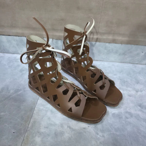 Bottes médiévales en cuir faites à la main pour hommes, chaussures authentiques de la Renaissance pour reconstitutions historiques, chaussures d'Halloween et cadeau d'anniversaire - Product Image 1