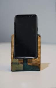 Support de téléphone de bureau en résine d'olivier de luxe, cadeau de bureau universel en résine époxy, support de téléphone en bois d'olivier, Craftera Exports - Product Image 6