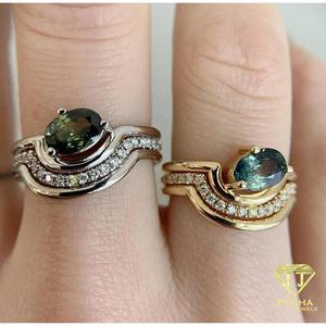Bague ovale en argent 925 avec diamant de laboratoire, finition dorée et pierres latérales étincelantes pour femme - Product Image 5