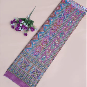 ผ้าเครปสีชมพูลาเวนเดอร์ลายพิมพ์เรขาคณิตสไตล์ชาติพันธุ์พร้อมลายเพสลีย์ที่ขอบผ้าสำหรับทำชุดคุर्ติ - Product Image 1