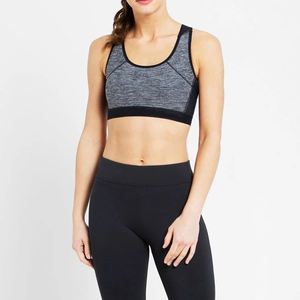 Soutien-gorge de sport sexy et respirant pour femme, maintien moyen, séchage rapide, en Spandex/Polyester, dos croisé, haut d'entraînement ajusté avec logo frontal - Product Image 1