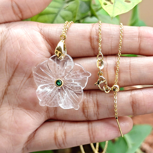 Collier tendance et créatif avec pendentif fleur en cristal de quartz sculpté à la main, plaqué or 18 carats, incrustation émeraude CZ, colliers de mode - Product Image 5