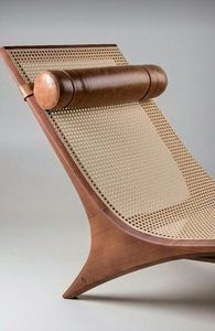 Chaise longue artisanale en teck avec silhouette ondulée, lit élégant en rotin avec coussin cylindrique - Product Image 3