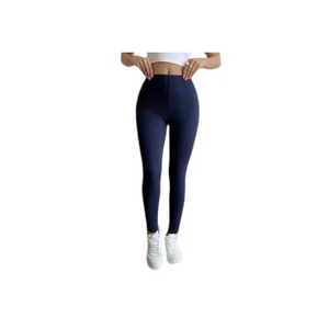 Leggings élégants pour femmes, matière douce et élastique, conçus pour l'entraînement physique, la course à pied et les tenues décontractées de tous les jours - Product Image 1
