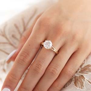 Anillo Solitario Redondo OEC de Diamante Cultivado en Laboratorio de 2.5ct de Alto Calebro, Chapado en Oro de 18K, Estilo Vintage, Joyería de Boda para Compradores de Boutique - Product Image 1