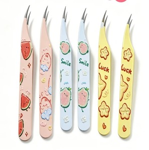 แหนบถอนขนคิ้วลายการ์ตูนผลไม้ ป้องกันไฟฟ้าสถิตย์ ESD สีเหลืองน้ำเงิน ดีไซน์ยิ้มนำโชค แฟชั่น สแตนเลสสตีล ด้ามจับสบาย - Product Image 4