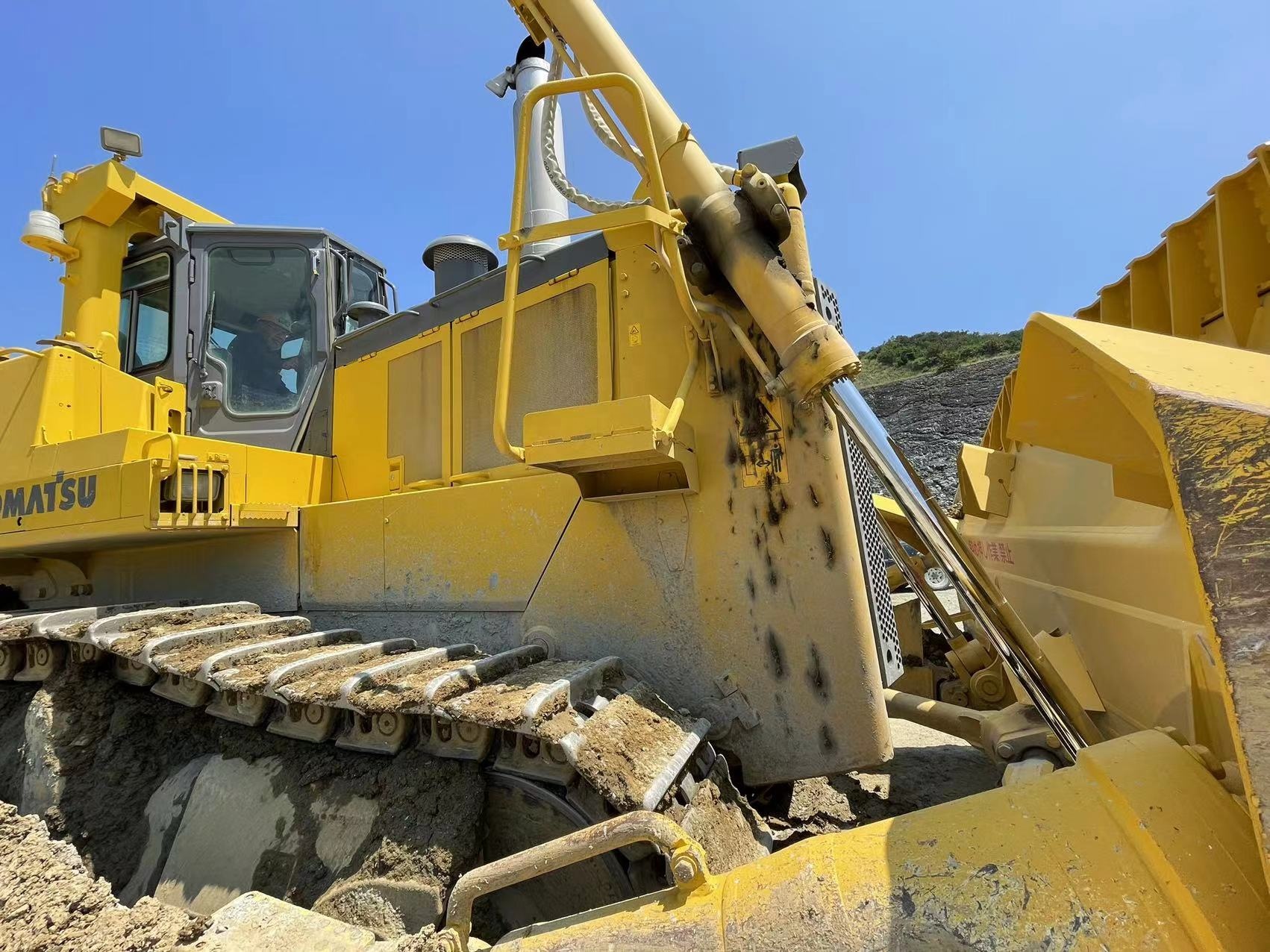 重機中古コマツd375ブルドーザーd375aトラッキングドーザー強力
