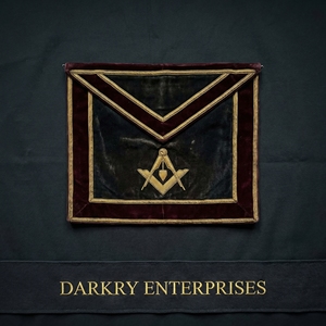 Tablier maçonnique personnalisé fait main en velours noir avec bordure marron et broderie en fil d'or, compas carré, insignes de maître maçon - Product Image 1