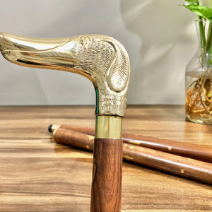 Bastones de Madera Natural Ecológicos con Mango de Latón Pulido, Estilo Rústico Moderno, Ideales para Regalo - Product Image 1