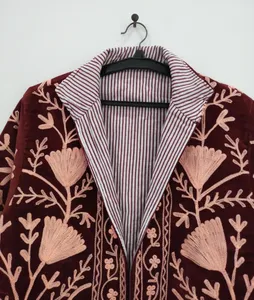 Chaqueta Corta de Terciopelo Borgoña para Mujer, Hecha a Mano, Estilo Vintage Boho, Kimono, Blazer, para Invierno - Product Image 2