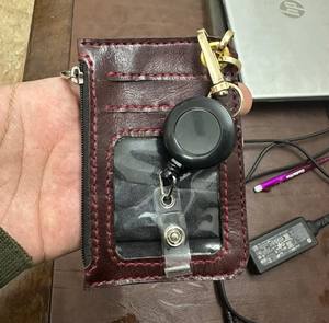 ที่ใส่บัตรประจำตัวแบบ 2-in-1 ทำจากหนังแท้ พร้อมสายคล้องคอแบบยืดหดได้ กระเป๋าใส่บัตรธุรกิจแบบมีซิป - Product Image 6