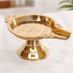 SHREE RADHEY Lámpara de aceite geométrica tradicional de latón antiguo internacional Kuthu Vilakku con remate de pavo real, hecha a mano, de varias piezas - Product Image 4