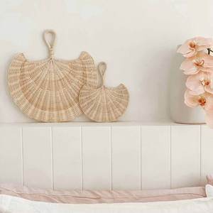 Decoración de pared hecha a mano, abanicos de ratán sostenibles, piezas de arte colgantes, mejor precio, abanicos artesanales al por mayor - Product Image 2