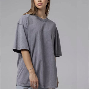 T-shirts personnalisés OEM pour femmes, coupe oversize, en coton épais délavé à l'acide, de haute qualité, respirants, à col rond et manches courtes - Product Image 3
