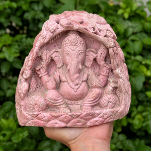 Statue de Ganesha en thulite rose sculptée à la main – Sculpture double face rare en pierre – Art hindou en pierre précieuse naturelle - Product Image 1