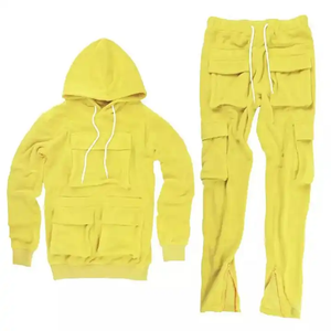 Ensemble de survêtement jaune pour homme avec sweat à capuche et pantalon cargo, deux pièces, style streetwear décontracté, en molleton polaire - Product Image 1