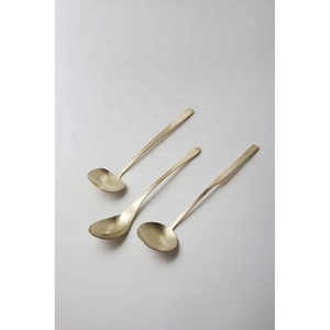 Cucharas de ensalada de acero inoxidable en tono dorado mate pulido con mango retorcido Cuchara de sopa de cucharón de metal de alta calidad Espátula - Product Image 1