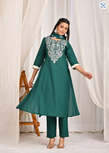 ชุดคุร์ตะทรงเอไลน์ปักลายสัมรัก พร้อมผ้าคลุมไหล่เลเฮริยา - Product Image 4