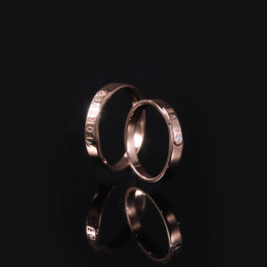 Anillo de Compromiso de Oro Sólido de 18K Chapado en Rodio con Piedra Natural de Corte Brillante y Engaste de Garras, Certificado IGI, Grabado 'Amor Eterno' - Product Image 3