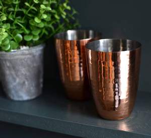 Gobelet en cuivre martelé à la main, tasse à boire en métal traditionnelle lisse, verre élégant pour boissons, pour la maison, l'hôtel, le restaurant, la salle à manger - Product Image 1