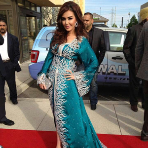 Les femmes musulmanes canadiennes de l'Aïd portent un caftan élégant avec une dentelle étonnante et des perles brillantes - Product Image 1
