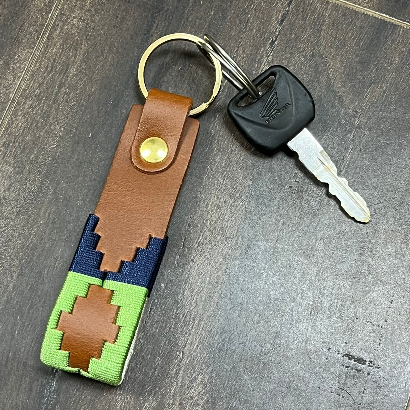 สีน้ำตาล