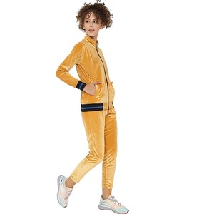 Conjunto deportivo de terciopelo de color personalizado para mujer, de 2 piezas, con sudadera con cremallera y pantalones, chándal de terciopelo transpirable para invierno - Product Image 6
