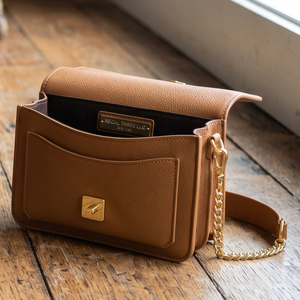 Sac à bandoulière mini élégant en cuir véritable pour femme avec chaîne dorée et rabat, 7 pouces - Product Image 5