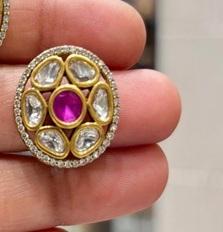 Pendientes de tuerca de moissanita chapados en oro de latón de calidad superior, modernos y elegantes, para mujeres y niñas, para usar en bodas y fiestas. - Product Image 2