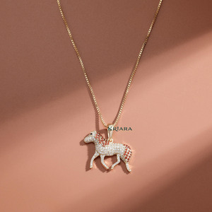 Pendentif Cheval en Argent 925 Plaqué Or 18K avec Strass en Cristal, Bijou de Luxe Thème Animal pour Femme, Coupe Ronde Brillante - Product Image 6