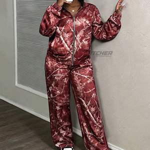 Ensembles de survêtements athlétiques pour femmes, style streetwear imprimé délavé à l'acide, 100 % coton, personnalisables, vente en gros directe usine - Product Image 1