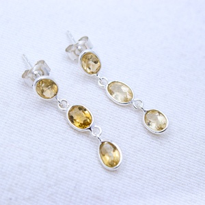 Vente en gros de boucles d'oreilles pendantes triples ovales en argent sterling 925 massif avec citrine naturelle facettée, bijoux fins Memoria Jewels - Product Image 3