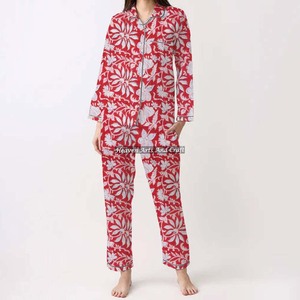 Pijama de algodón estampado a mano al por mayor para la noche Primavera/Verano floral/carácter/letra/patrón/vacaciones/patrón de cocotero - Product Image 1