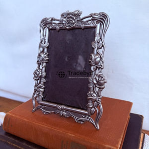 Cadre photo en métal de qualité supérieure, fait main, décoratif, pour la décoration de la maison par Tradebyd - Product Image 2