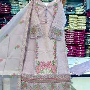 COLECCIÓN EID *TEJIDO DE ALGODÓN DE CALIDAD EXTRA FINA* *TRABAJO DE HILOS Y LENTEJUELAS CON ADORNOS* *TEJIDO DE RED DE ALGODÓN CON DUPATTA BORDADA* - Product Image 1