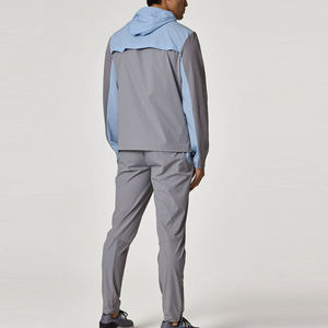 Ensemble de survêtement pour homme avec veste zippée personnalisée et logo, coupe-vent en nylon vierge avec empiècements latéraux, collection 2025 - Product Image 5