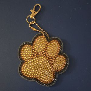 Breloques de sac brodées de perles tendance avec un design artistique, breloques de sac brodées à la main avec des perles, art de la broderie de perles - Product Image 6