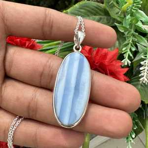NIKHIL GEMS Élégant pendentif en opale bleue, argent sterling 925, fait main, bijoux de fiançailles vintage, cadeau pour elle, évaluation par un tiers - Product Image 1