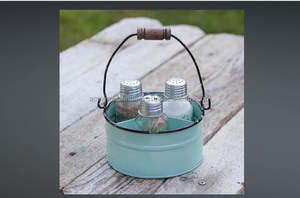 Salière et poivrière de qualité supérieure en étain rond galvanisé Ensemble de 3 avec poignées Parfait pour les ensembles de cuisine élégants - Product Image 6