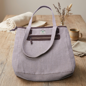 Bolsa de compras de lona de gran tamaño con cierre de cremallera y detalles de cuero para uso diario - Product Image 2
