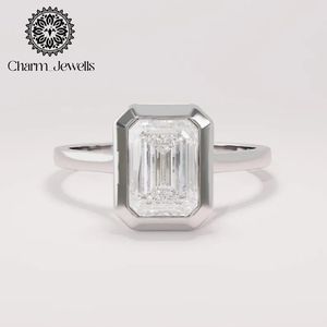 Bague de fiançailles classique pour femme Charm_Jewells plaquée or 18 carats avec moissanite taille coussin sertie à griffes, certifiée IGI, 3g - Product Image 5