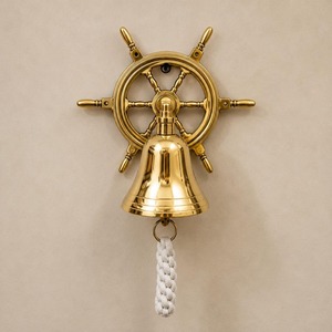 Cloche murale en laiton au design unique en forme de roue de bateau nautique, décoration marine suspendue, sonnette de porte marine, cadeau décoratif disponible à la vente - Product Image 4